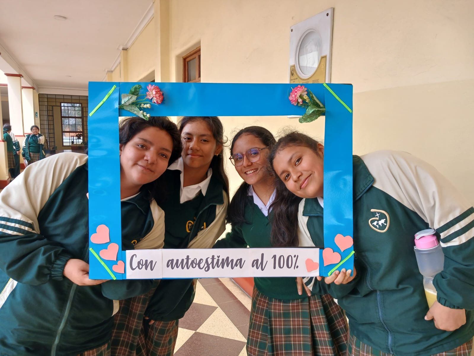 Estudiantes en actividad de autoestima
