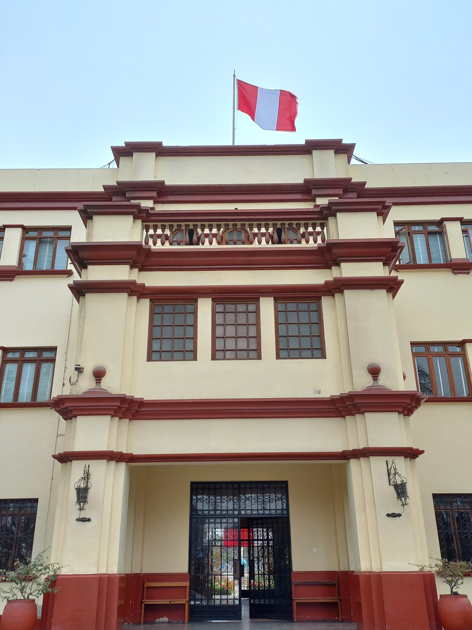 Fachada principal del Colegio Sagrado Corazón de Trujillo