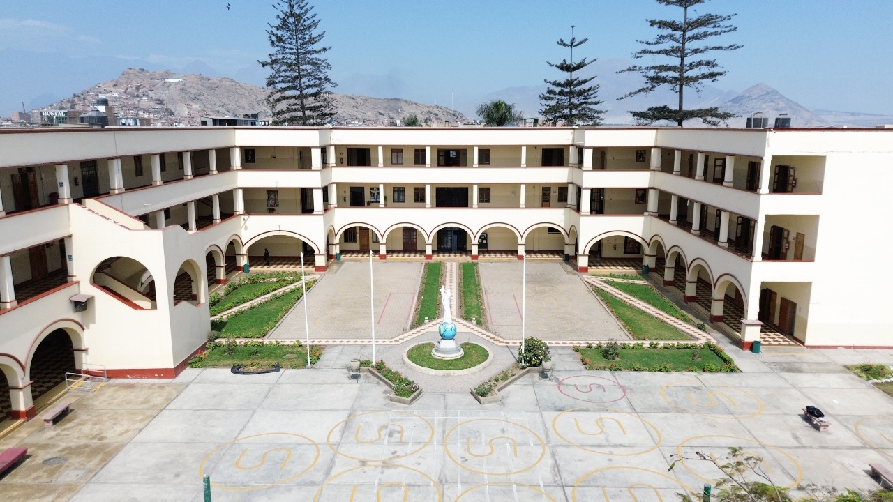 Vista panorámica de los pabellones y el patio central