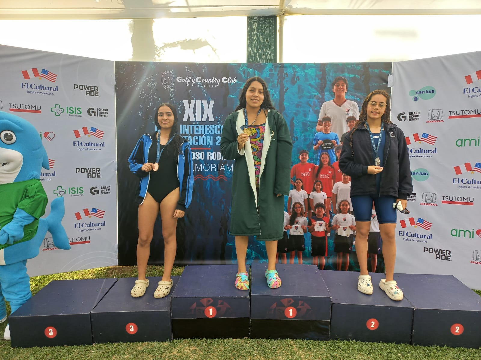 Estudiantes premiadas en natación